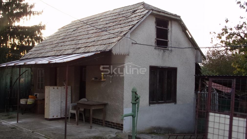 Výrazne znížená cena -predaj 4 izbový rodinný dom, 2 garáže, pozemok 1800 m2