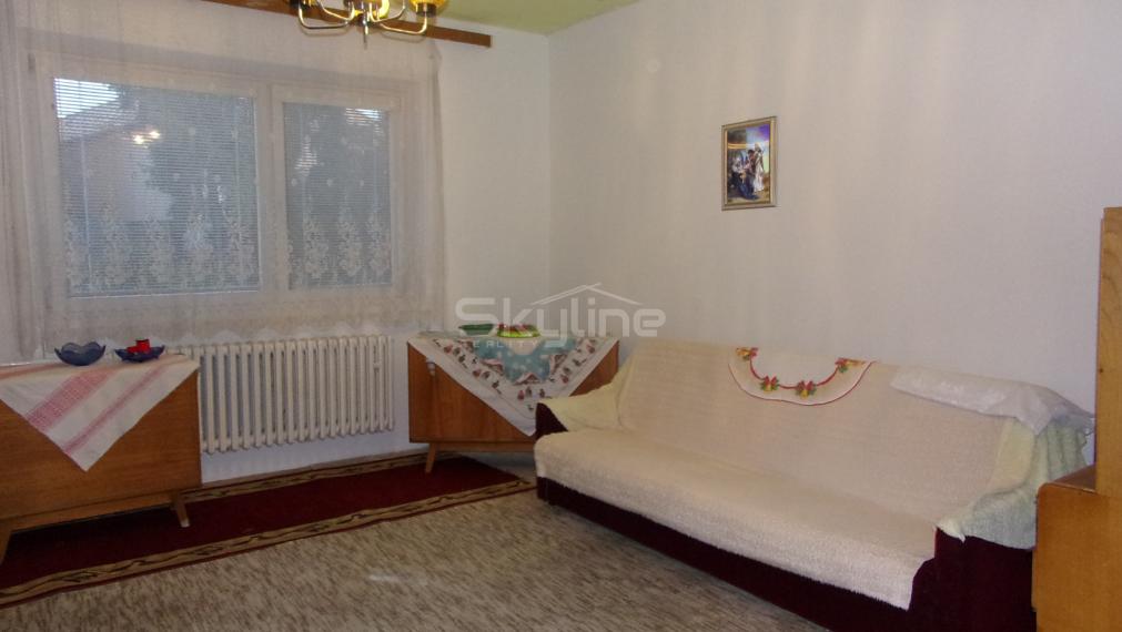 Výrazne znížená cena -predaj 4 izbový rodinný dom, 2 garáže, pozemok 1800 m2