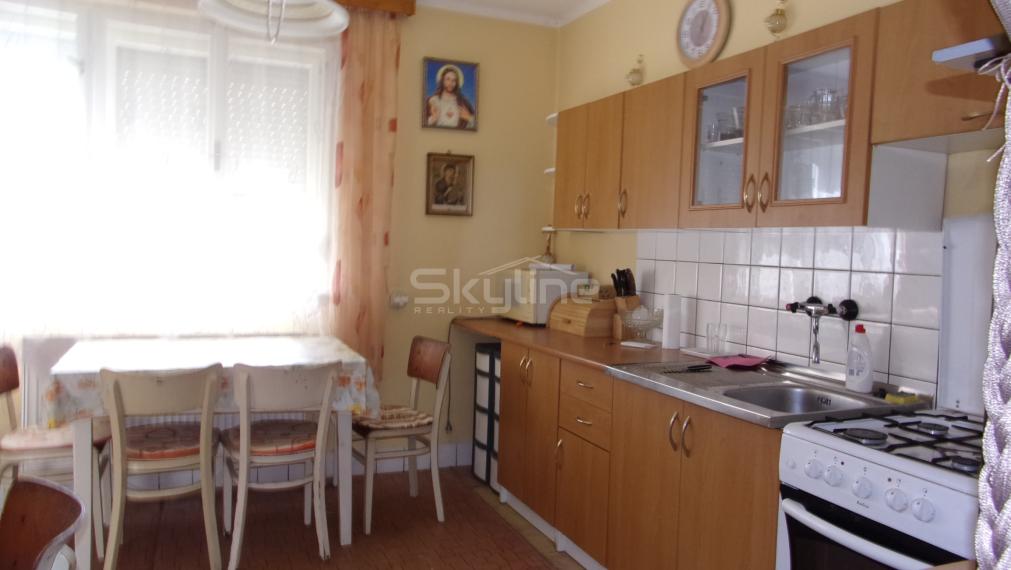 Na predaj rodinný dom, chalupa,  pozemok 1409 m2 v obci Dedinka, okres Nové Zámky