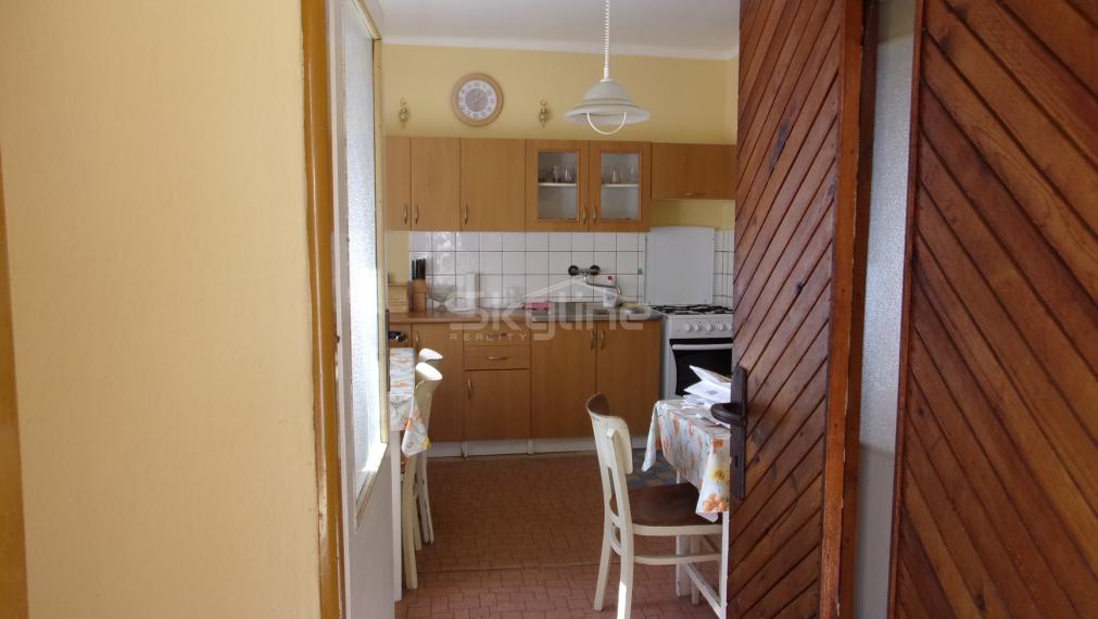 Na predaj rodinný dom, chalupa,  pozemok 1409 m2 v obci Dedinka, okres Nové Zámky