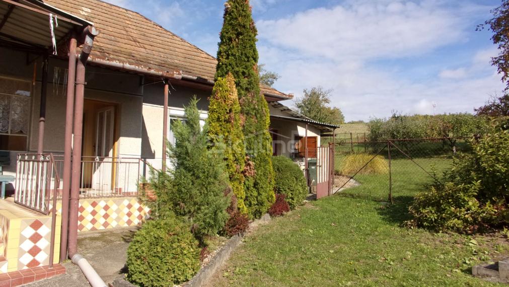 Na predaj rodinný dom, chalupa,  pozemok 1409 m2 v obci Dedinka, okres Nové Zámky