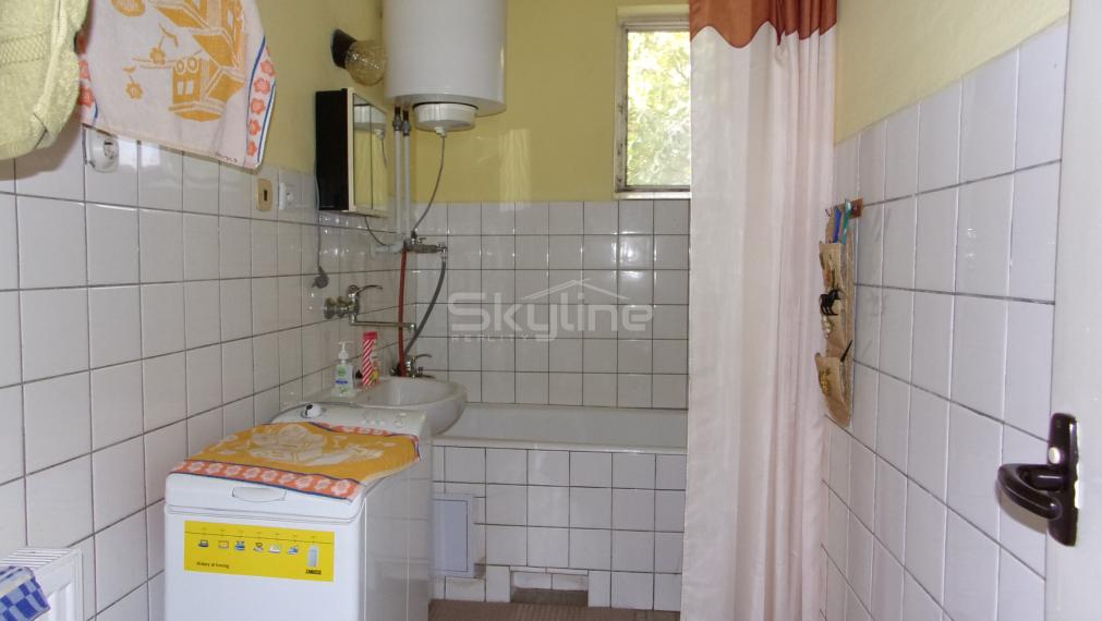 Na predaj rodinný dom, chalupa,  pozemok 1409 m2 v obci Dedinka, okres Nové Zámky