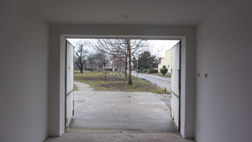 Prenájom samostatná garáž 23 m2, Nové Zámky