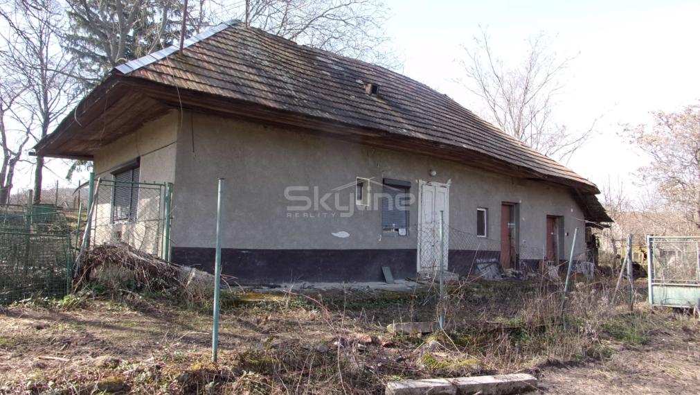 Exkluzívny predaj vidiecky dom, zaujímavý pozemok 878 m2, Malé Kozmálovce  okres Levice