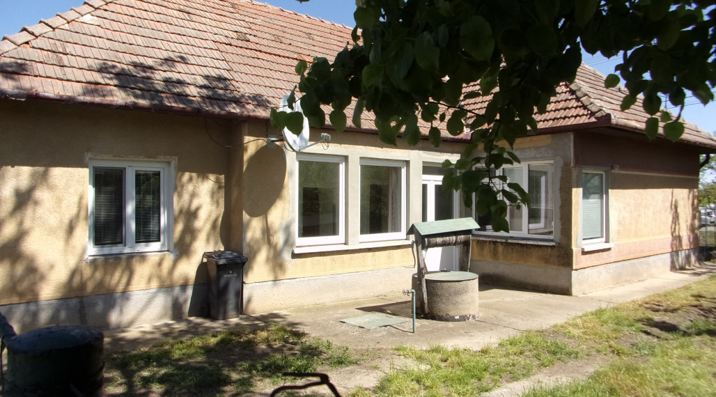 Na predaj rodinný dom 120 m2, pôvodný stav, pozemok 2091 m2, Semerovo, Nové Zámky