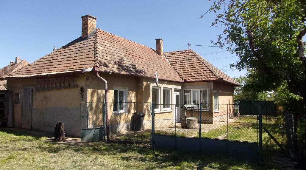 Predaj - rodinný dom 120 m2, pôvodný stav, pozemok 2091 m2, Semerovo, Nové Zámky