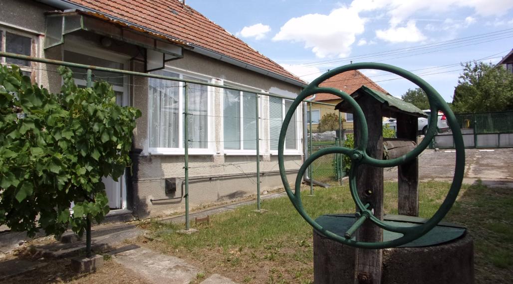 Znížená cena!! na predaj vidiecky dom, pôvodný stav, pozemok  2119 m2, Kolta, Nové Zámky