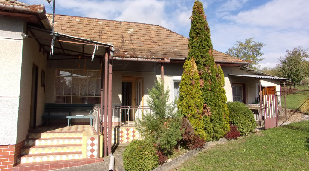 Na predaj rodinný dom, chalupa,  pozemok 1409 m2 v obci Dedinka, okres Nové Zámky