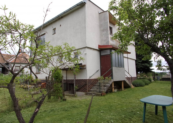 REZERVOVANÉ!! priestranný dvojpodlažný rodinný dom, tichá lokalita, Dedinka okres Nové Zámky