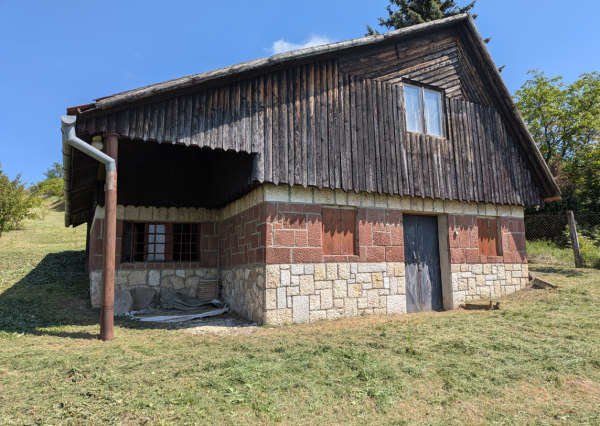Na predaj chata vo vinohradníckej oblasti Staré Levice