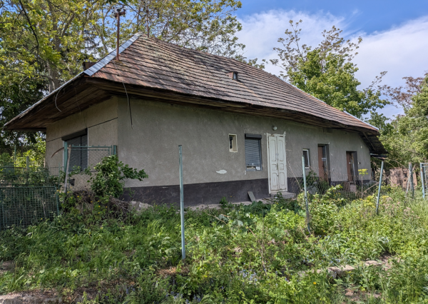 Exkluzívny predaj vidiecky dom, zaujímavý pozemok 878 m2, Malé Kozmálovce  okres Levice