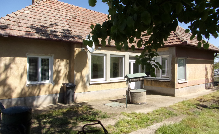 ZNÍŹENÁ CENA rodinný dom 120 m2, pozemok 2091 m2, Semerovo, Nové Zámky
