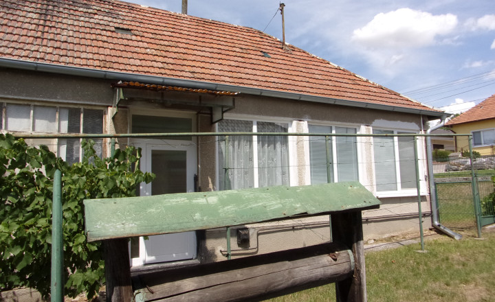 Znížená cena!! na predaj vidiecky dom, pôvodný stav, pozemok  2119 m2, Kolta, Nové Zámky - fotografia 1