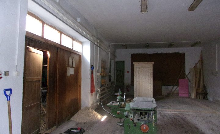 Investičná ponuka - prevádzková budova 400 m2, Plavé Vozokany, Levice - fotografia 4