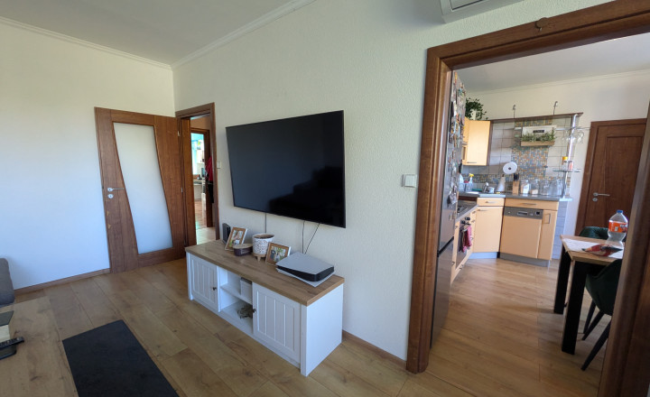 predaj 3 izbový prerobený byt, 1 balkón, Krušovská ul., Topoľčany - fotografia 5