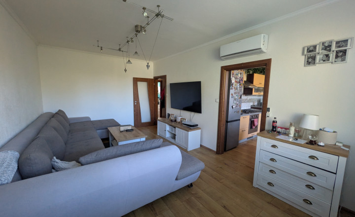 predaj 3 izbový prerobený byt, 1 balkón, Krušovská ul., Topoľčany - fotografia 1